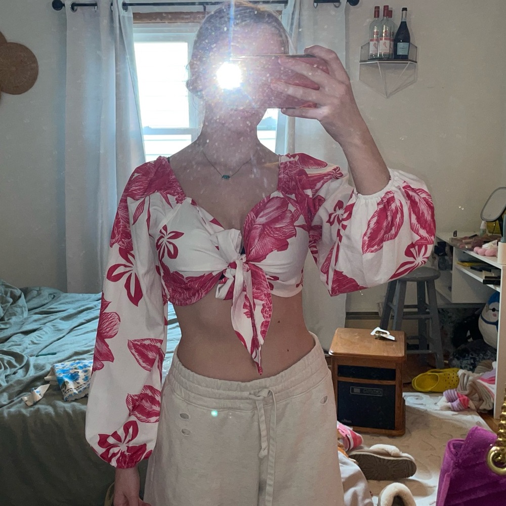 Pink floral tie in front top